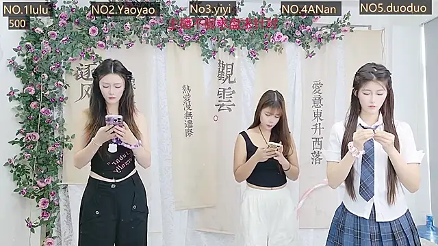 Snapshot of DogdogSM chatting on 09-29-25, 02:38 DogdogSM online show from 09-29-25, 02:38