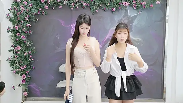 Snapshot of DogdogSM chatting on 10-25-25, 02:52 DogdogSM online show from 10-25-25, 02:52