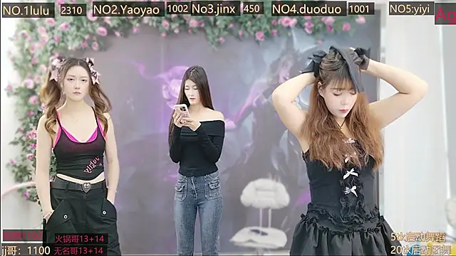 Snapshot of DogdogSM chatting on 11-05-25, 03:06 DogdogSM online show from 11-05-25, 03:06