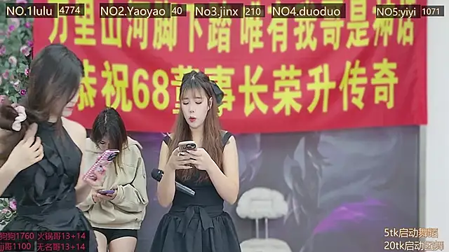 Snapshot of DogdogSM chatting on 11-17-25, 01:22 DogdogSM online show from 11-17-25, 01:22