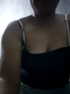 Snapshot of LylyCii96 chatting on 10-15-25, 07:41 LylyCii96 online show from 10-15-25, 07:41