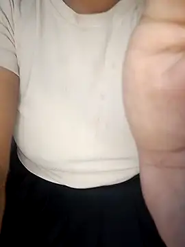 Snapshot of LylyCii96 chatting on 10-20-25, 11:21 LylyCii96 online show from 10-20-25, 11:21