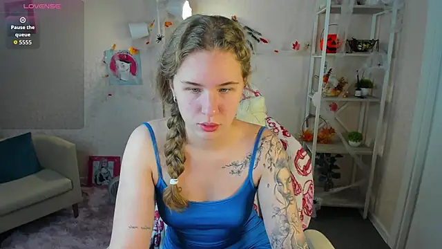 Elsie Cutties online show from 10-25-25, 10:37