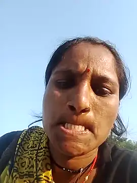 Snapshot of Pooja6060 chatting on 10-18-25, 10:49 Pooja6060 online show from 10-18-25, 10:49