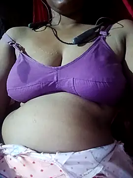 Snapshot of BHABHI_MALLU chatting on 09-29-25, 06:02 BHABHI MALLU online show from 09-29-25, 06:02