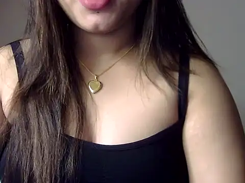 Snapshot of Aaliya02 chatting on 10-18-25, 12:28 Aaliya02 online show from 10-18-25, 12:28