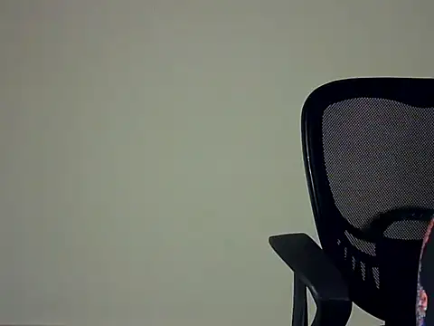 Snapshot of Aaliya02 chatting on 11-12-25, 09:32 Aaliya02 online show from 11-12-25, 09:32