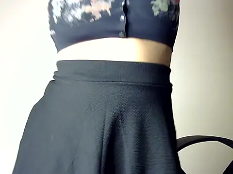 Snapshot of Aaliya02 chatting on 11-15-25, 08:27 Aaliya02 online show from 11-15-25, 08:27