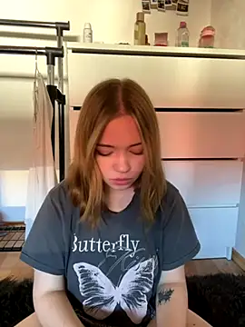 Snapshot of Nerisa_ chatting on 10-02-25, 02:46 Nerisa online show from 10-02-25, 02:46