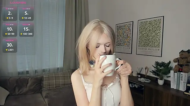 LaureMestler online show from 11-22-25, 08:35