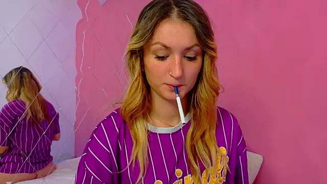 Anaayss  online show from 10-17-25, 04:59