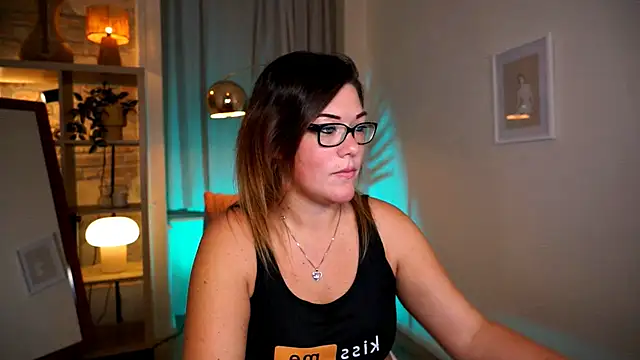 mrs fllowerr online show from 10-15-25, 04:40