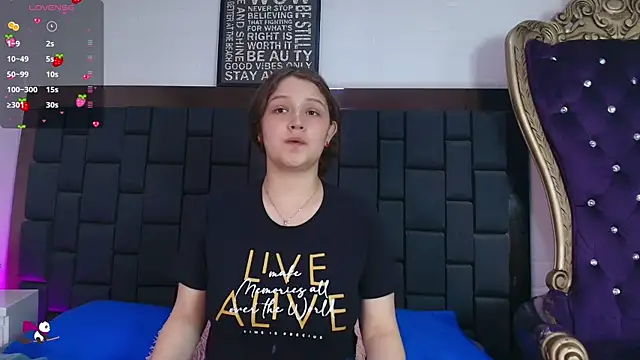 Krystal Heartss online show from 10-17-25, 05:04