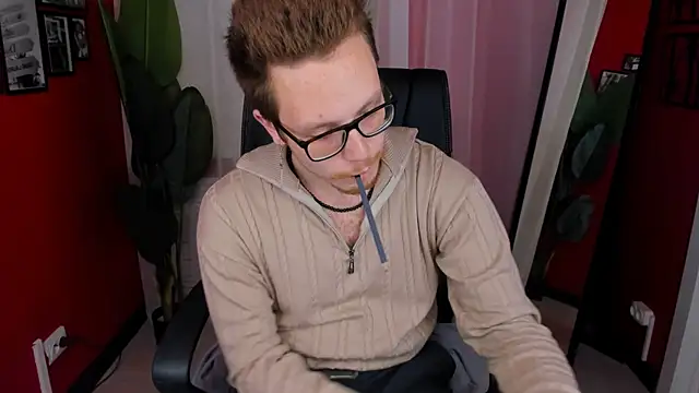 LeoMooree online show from 11-10-25, 09:14