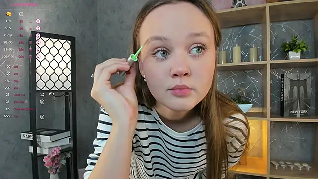 Snapshot of ElenoreReth chatting on 11-12-25, 01:06 ElenoreReth online show from 11-12-25, 01:06