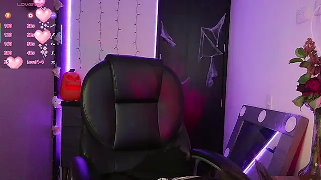 Snapshot of LesRose chatting on 10-28-25, 06:43 LesRose online show from 10-28-25, 06:43