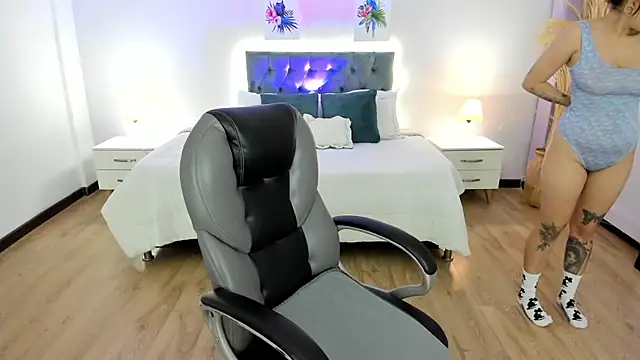 Antonela vargas online show from 10-17-25, 11:57