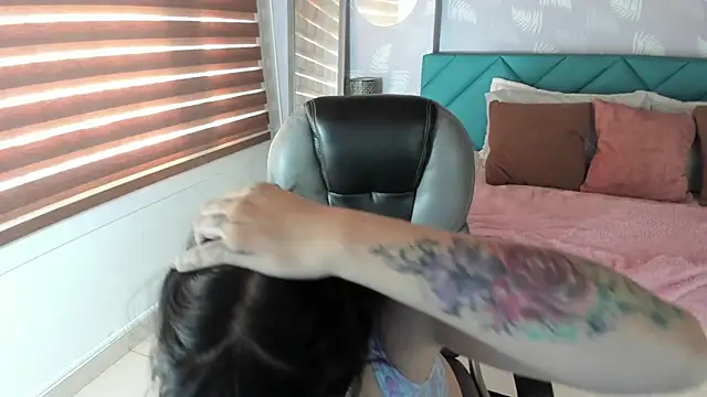 Antonela vargas online show from 01-07-26, 12:07