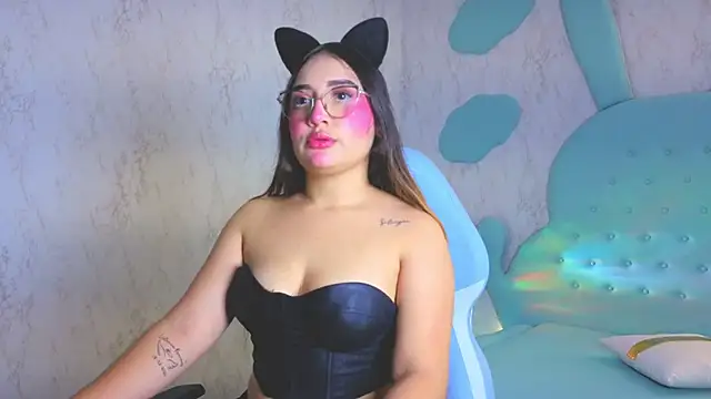 Mia Cuttee online show from 11-22-25, 03:49