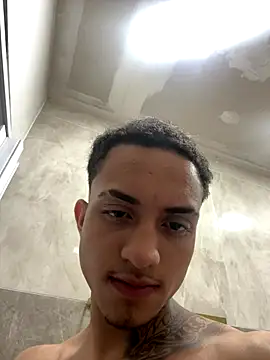 Snapshot of henrique61 chatting on 10-19-25, 08:26 henrique61 online show from 10-19-25, 08:26