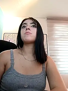 Snapshot of Zafira_ chatting on 11-21-25, 05:44 Zafira online show from 11-21-25, 05:44