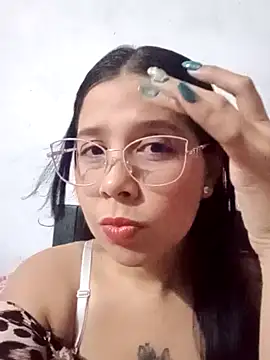 Snapshot of elyne_hot chatting on 10-16-25, 03:29 elyne hot online show from 10-16-25, 03:29