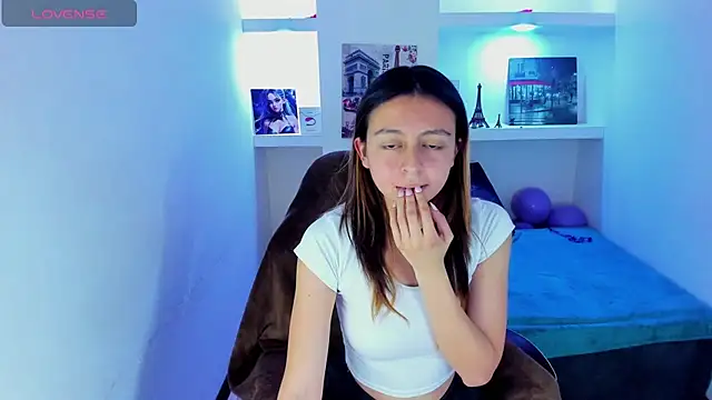 lala clark online show from 10-10-25, 04:11