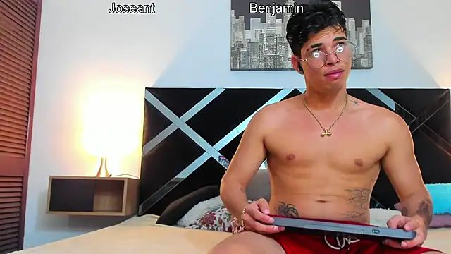 Snapshot of iammariano chatting on 03-12-26, 03:12 iammariano online show from 03-12-26, 03:12