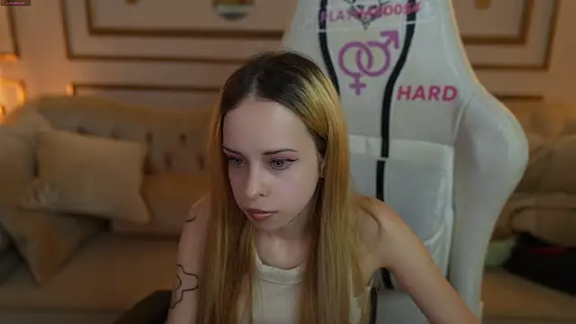 Snapshot of Luchi_Sun chatting on 10-04-25, 11:30 Luchi Sun online show from 10-04-25, 11:30