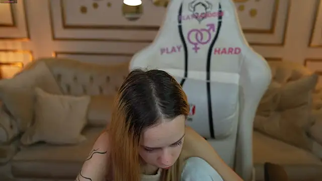 Snapshot of Luchi_Sun chatting on 10-06-25, 10:34 Luchi Sun online show from 10-06-25, 10:34