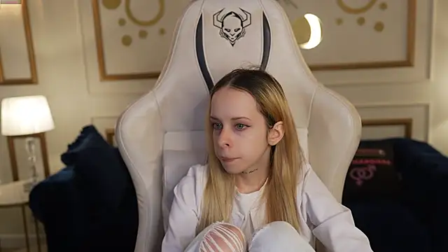 Snapshot of Luchi_Sun chatting on 10-30-25, 11:22 Luchi Sun online show from 10-30-25, 11:22