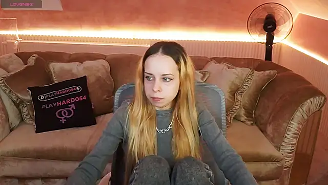 Snapshot of Luchi_Sun chatting on 11-10-25, 11:09 Luchi Sun online show from 11-10-25, 11:09