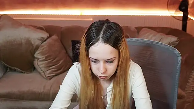 Snapshot of Luchi_Sun chatting on 11-21-25, 11:20 Luchi Sun online show from 11-21-25, 11:20