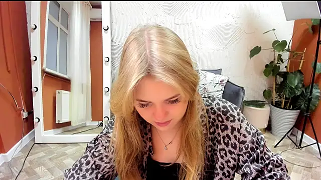 Melissa 199 online show from 11-19-25, 04:23