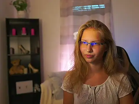 emmie murray online show from 09-26-25, 01:04