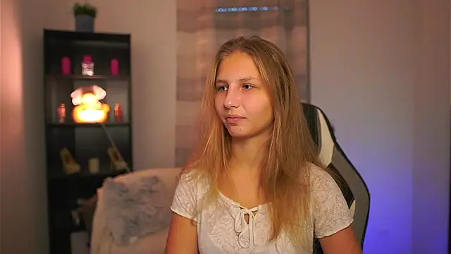 emmie murray online show from 11-16-25, 02:11