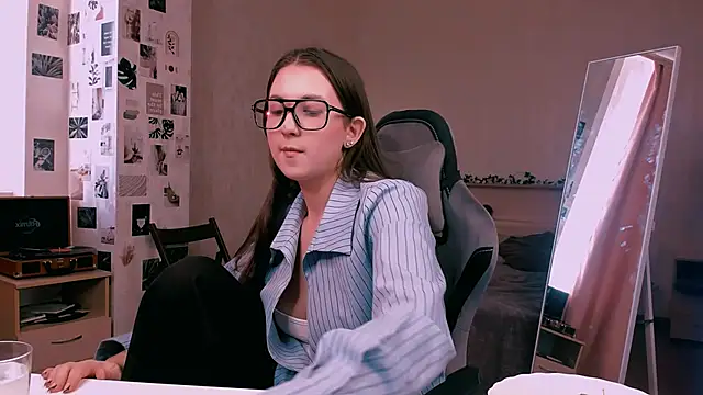 raviolly046 online show from 10-07-25, 12:46