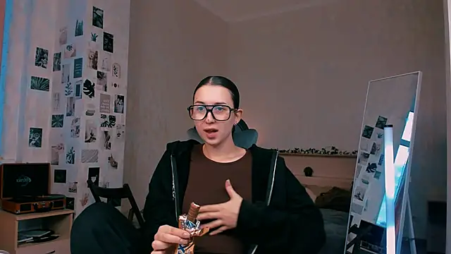 raviolly046 online show from 10-16-25, 01:23