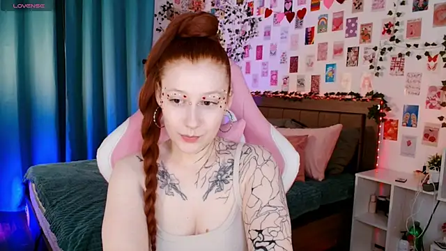 Ayla Hicks online show from 11-19-25, 07:03