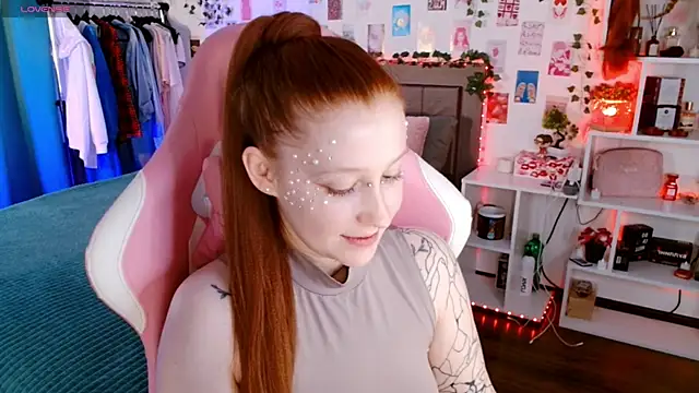 Ayla Hicks online show from 11-24-25, 07:13