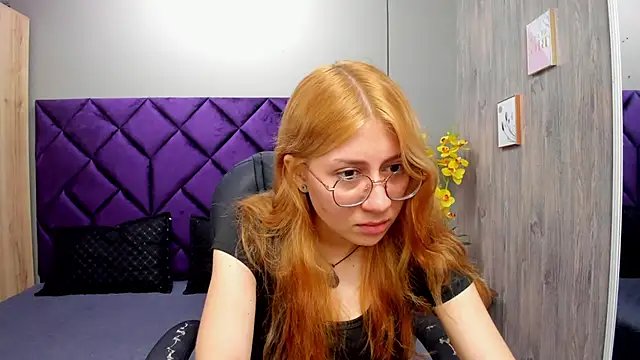 ChloeCampbell03 online show from 10-17-25, 12:52