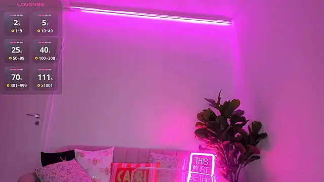 TiaBelle online show from 10-11-25, 05:44