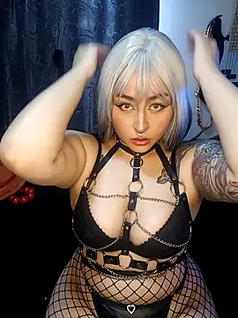 Snapshot of Iluromi chatting on 10-21-25, 06:52 Iluromi online show from 10-21-25, 06:52