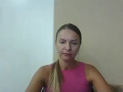 Snapshot of Domiraya chatting on 10-03-25, 05:10 Domiraya online show from 10-03-25, 05:10