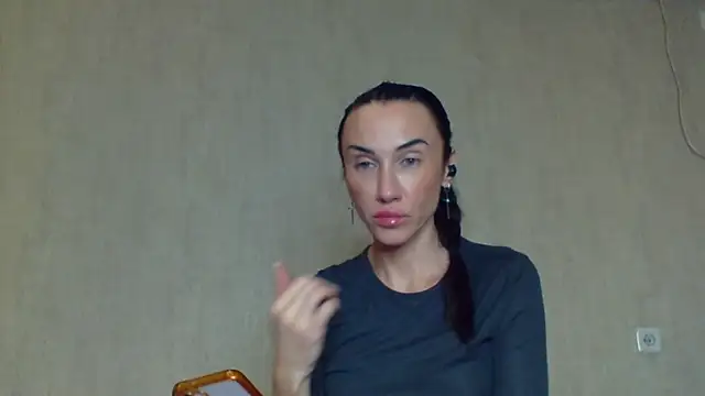 Snapshot of Zariveth chatting on 11-04-25, 09:03 Zariveth online show from 11-04-25, 09:03