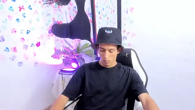 Kingnumb  online show from 09-26-25, 04:11