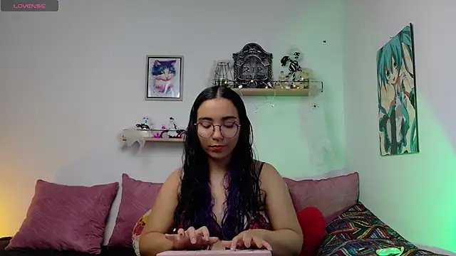 LucyDerby online show from 10-28-25, 09:06