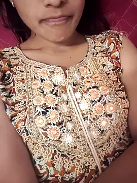 Queen-Bee143 online show from 02-17-26, 04:42