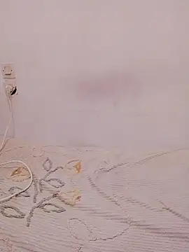 Snapshot of Sirine_sexy chatting on 09-29-25, 06:57 Sirine sexy online show from 09-29-25, 06:57