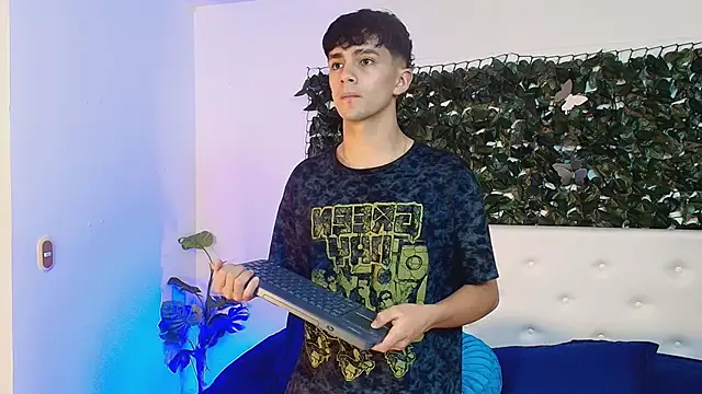 Snapshot of Axel_Draven chatting on 10-21-25, 10:49 Axel Draven online show from 10-21-25, 10:49